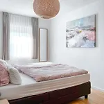 Gaestehaus Juhl - Ruhige Zimmer, Und فندق